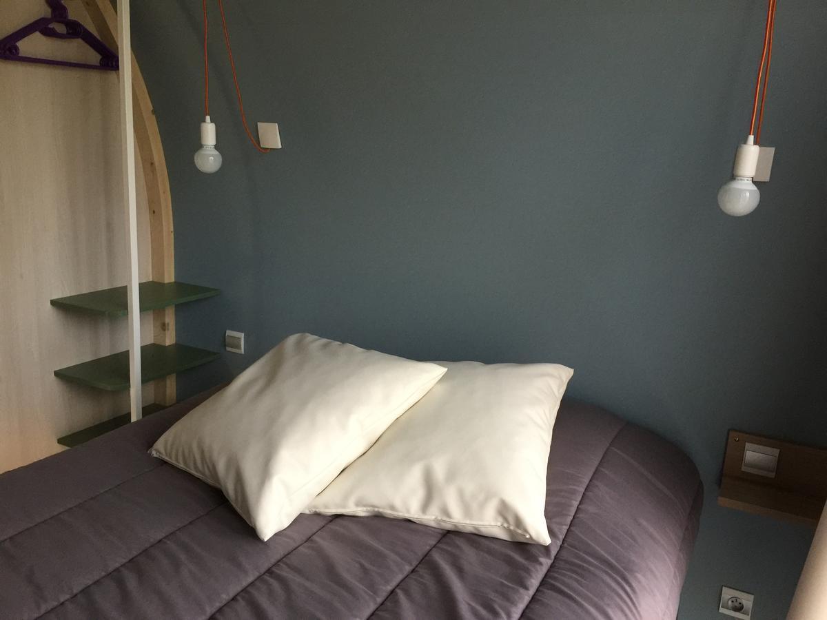 Camping La Chesnays Hotel วองเดส์ มองตาลิเวต์ ภายนอก รูปภาพ