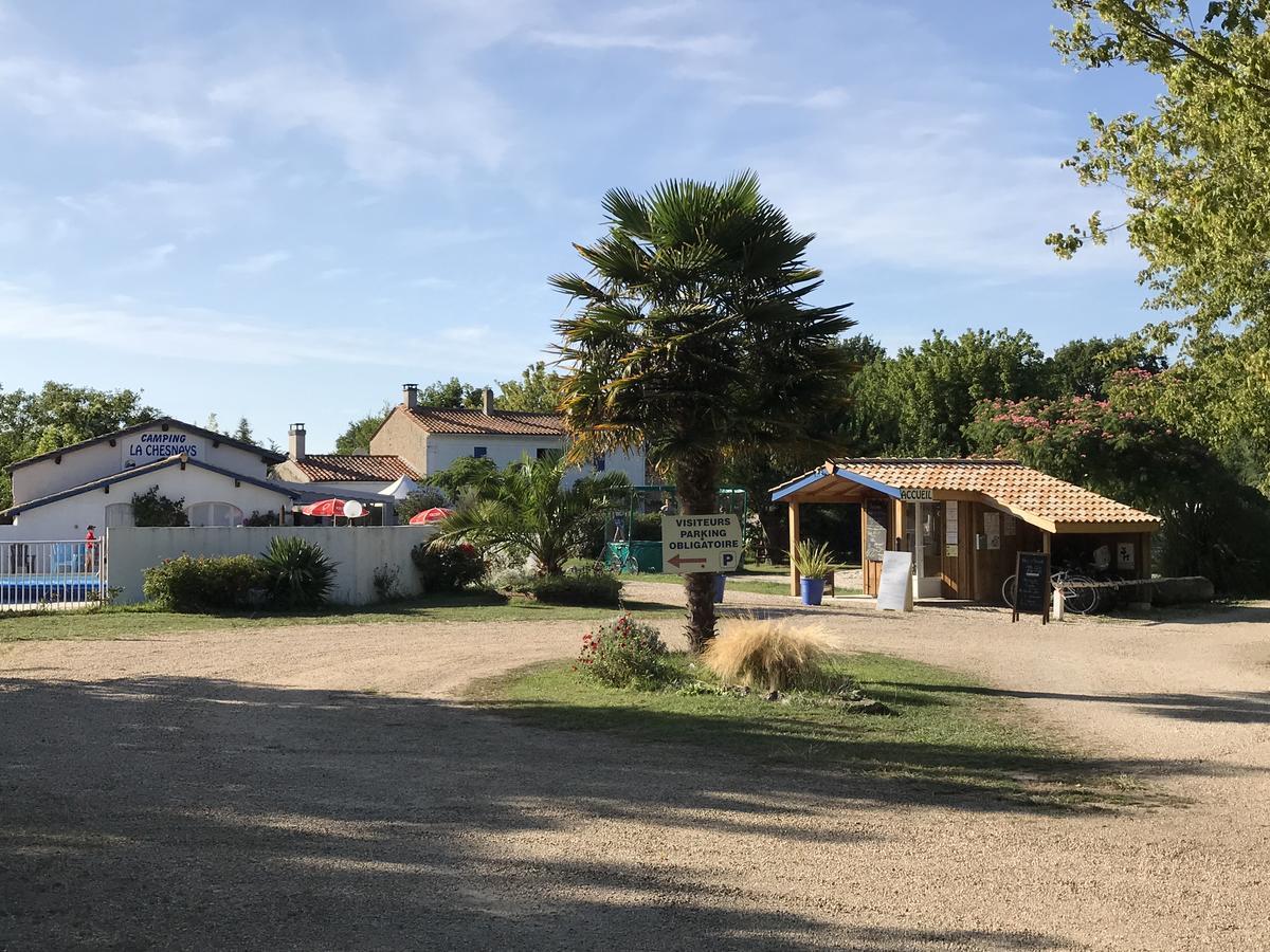 Camping La Chesnays Hotel วองเดส์ มองตาลิเวต์ ภายนอก รูปภาพ